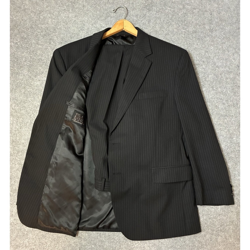 Jos A Bank Suit Mens 44S Black Pinstripe 100% Wool 2 Piece Pleated Pants 42x28